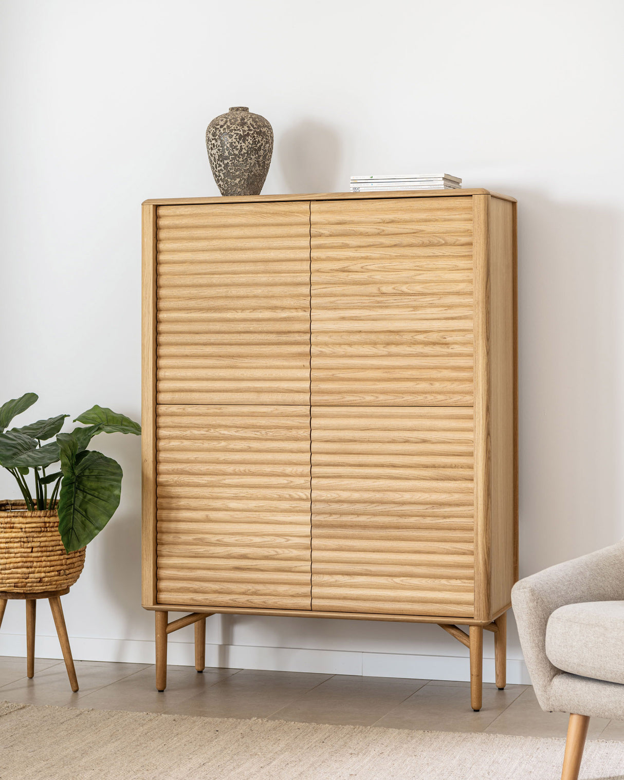 Lenon Highboard 4 Türen aus massiver Eiche und Eichenfurnier 104,5 x 144 cm FSC MIX Credit - ZEN ZONE Furniture