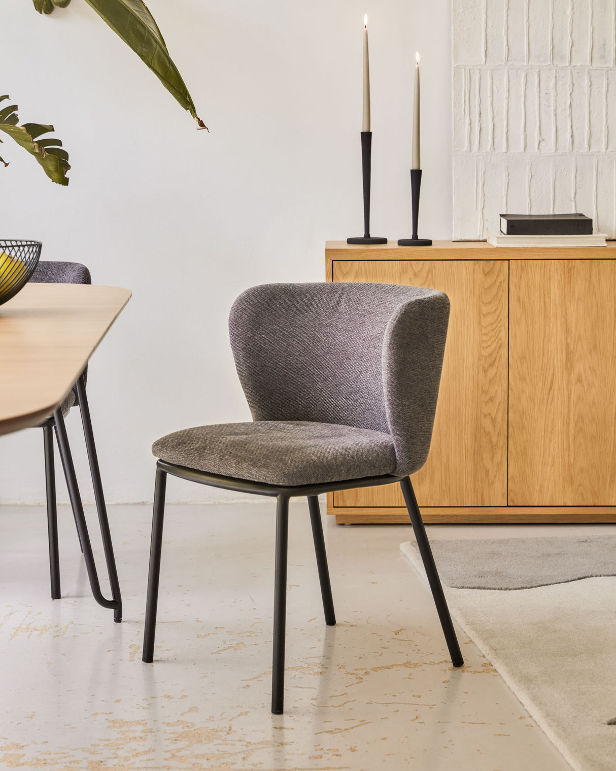 Ciselia Stuhl dunkelgrauer Chenille und Stahlbeinen mit schwarzem Finish, FSC Mix Credit - ZEN ZONE Furniture