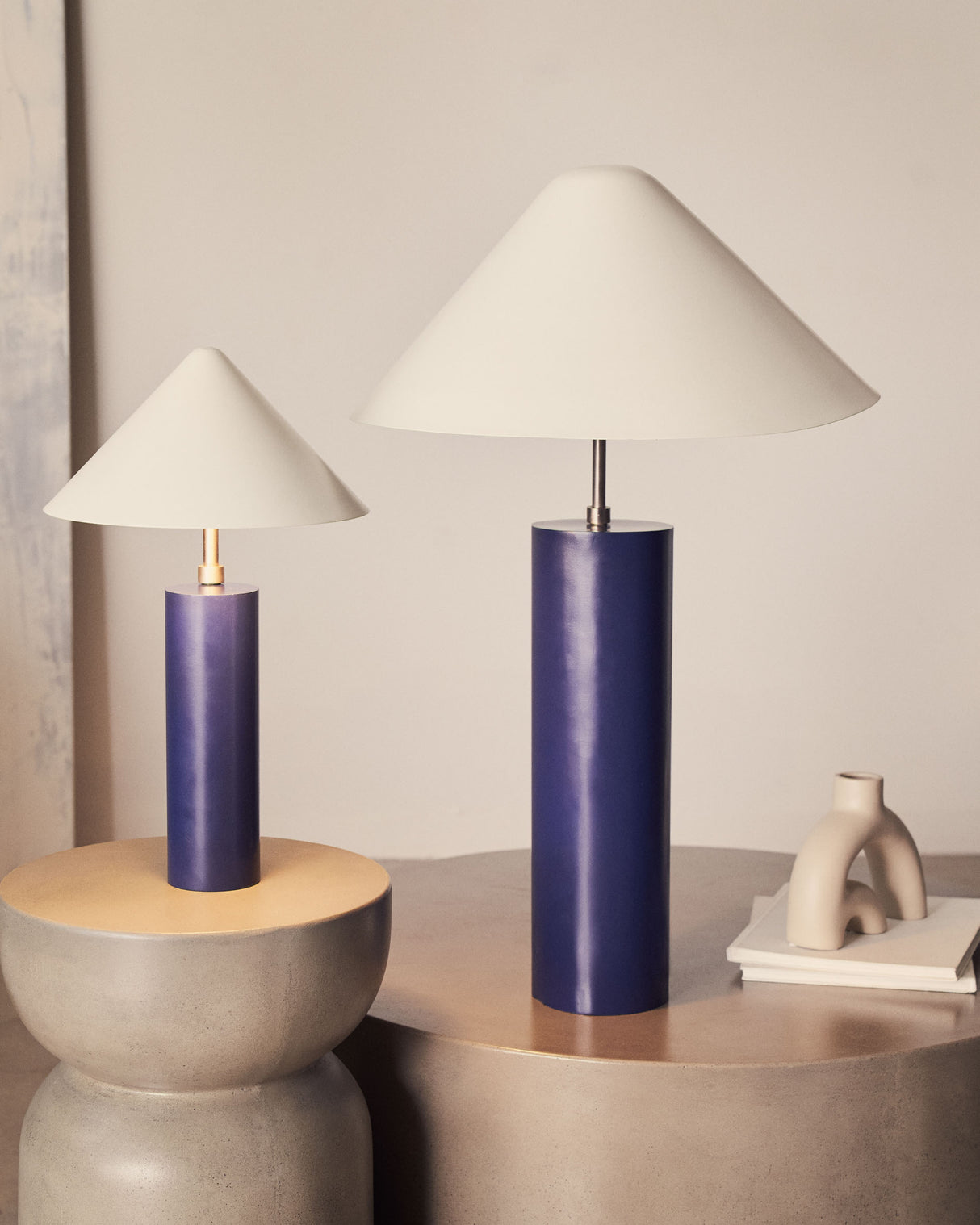 Shiva Tischlampe aus Metall in Blau und Weiß - ZEN ZONE Furniture