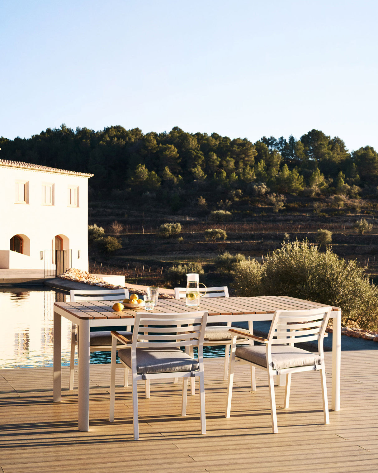 Bona Tisch 100% outdoor massives Teakholz und Aluminium in Weiß 160 x 90 cm - ZEN ZONE Furniture