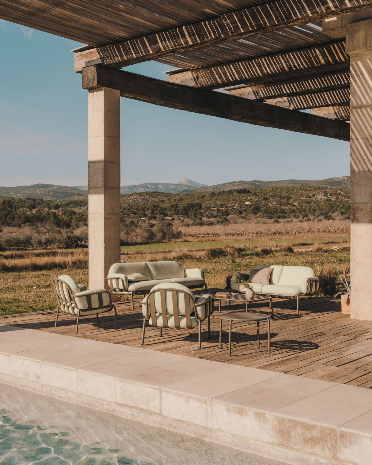 Gartenbeistelltisch Joncols aus Aluminium mit Finish in Grau Ø 60 cm - ZEN ZONE Furniture