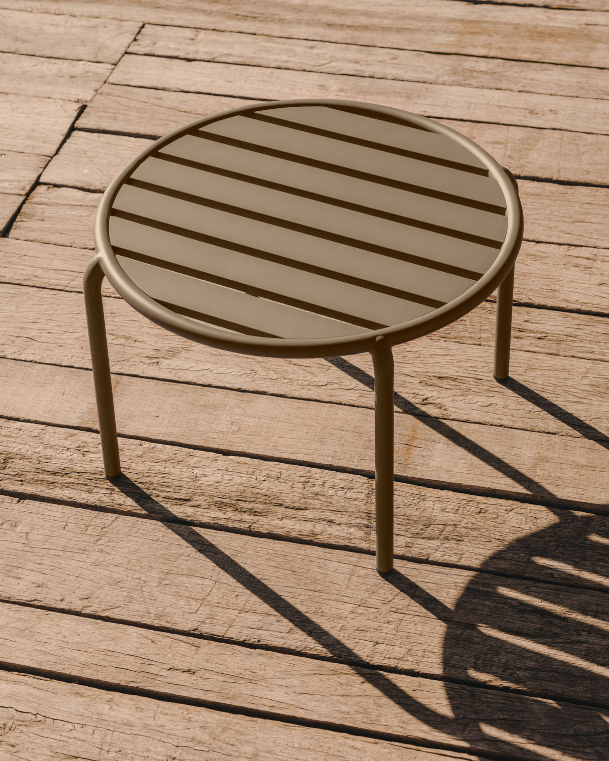 Gartenbeistelltisch Joncols aus Aluminium mit Finish in Grau Ø 60 cm - ZEN ZONE Furniture