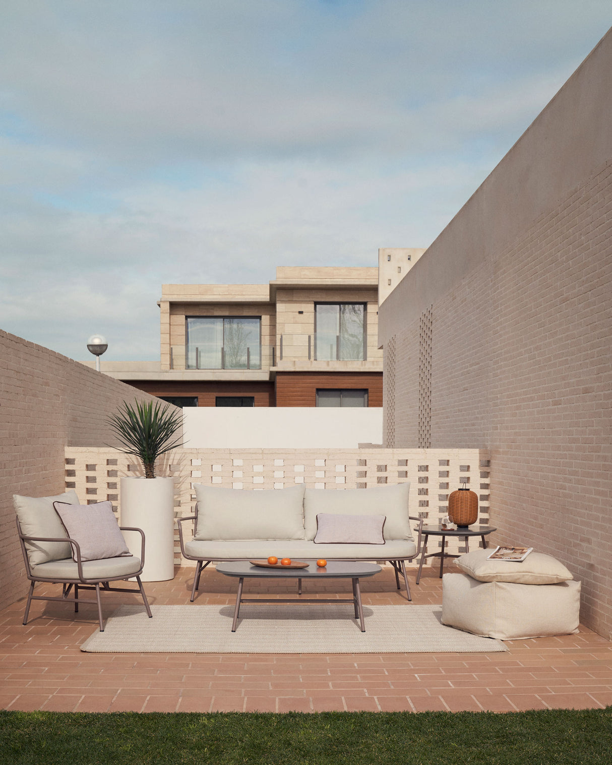 Bramant Sessel aus Stahl mit Finish in Helllila - ZEN ZONE Furniture