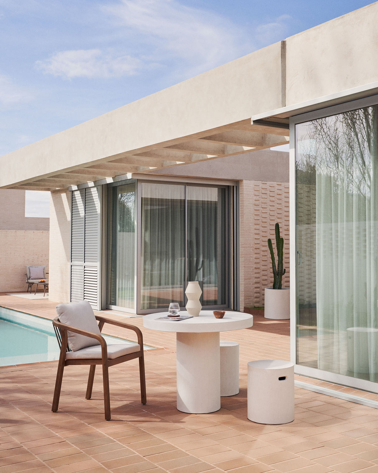 Malaret stapelbarer Stuhl aus massivem Eukalyptusholz und Seil in Beige 100% FSC - ZEN ZONE Furniture