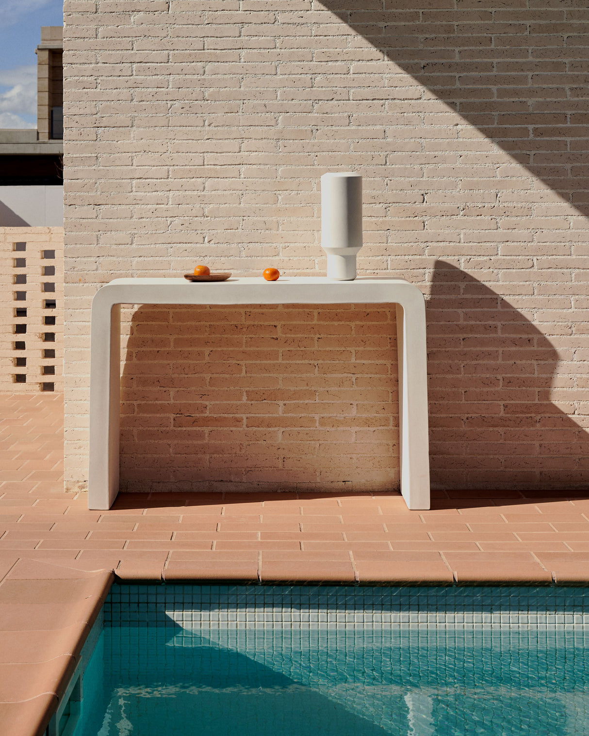 Aiguablava Konsole aus Zement in Weiß 120 x 80 cm - ZEN ZONE Furniture