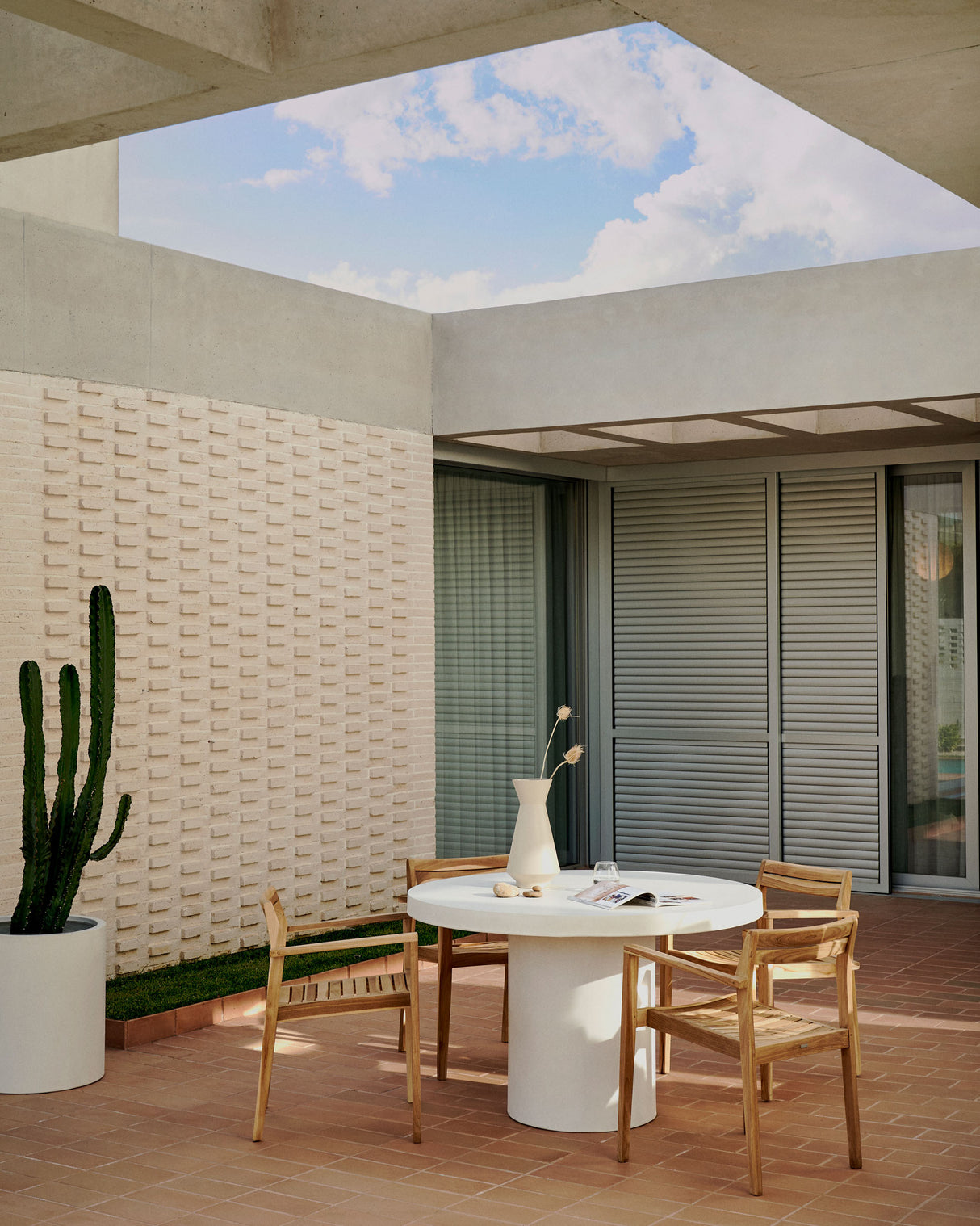 Victoire stapelbarer Gartenstuhl aus massivem Teakholz - ZEN ZONE Furniture