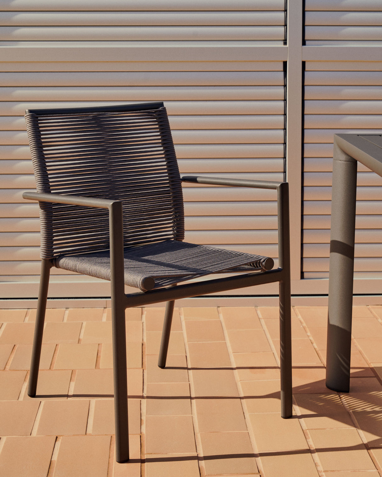 Culip stapelbarer Gartenstuhl aus Seil und Aluminium in Grau - ZEN ZONE Furniture