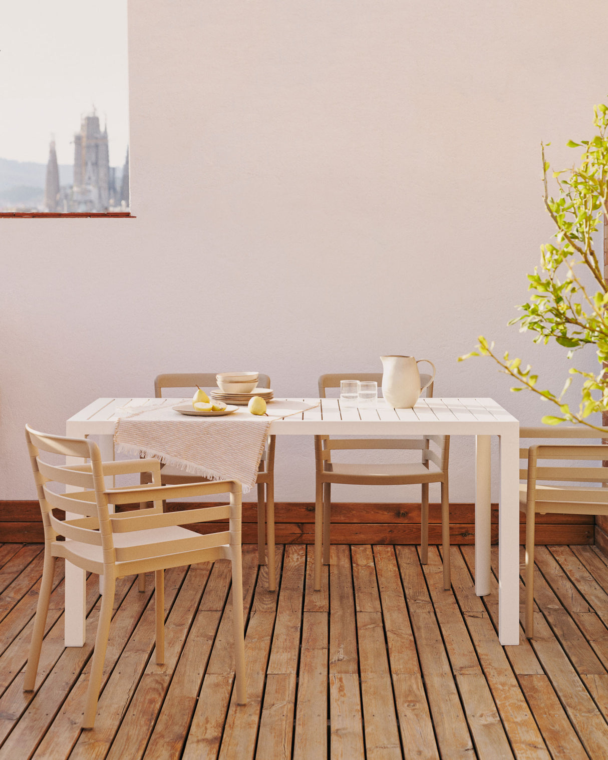 Nariet stapelbarer Gartenstuhl aus Kunststoff in Beige - ZEN ZONE Furniture