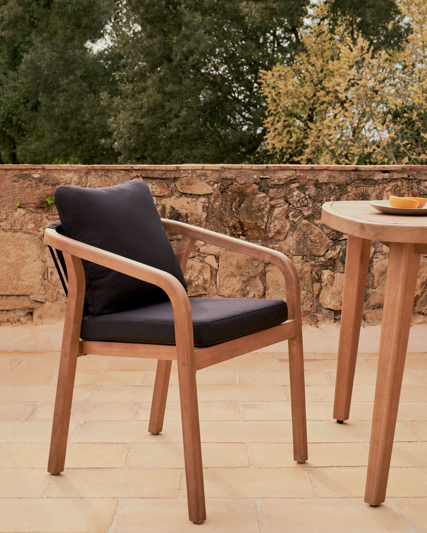 Malaret stapelbarer Stuhl aus massivem Eukalyptusholz und Seil in Schwarz FSC 100% - ZEN ZONE Furniture