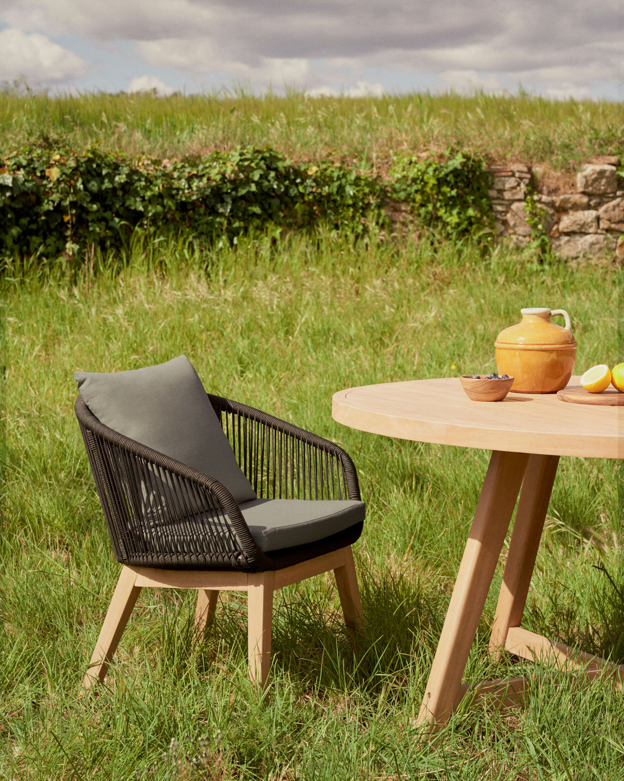 Portalo Stuhl aus Seil in Schwarz und Beinen massives Akazienholz 100% FSC - ZEN ZONE Furniture