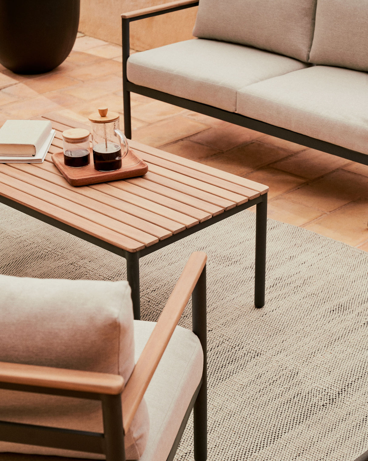 Aiguafreda Set 2-Sitzer-Sofa 2 Sesseln + Couchtisch Alu grau massives Akazienholz 100% FSC - ZEN ZONE Furniture