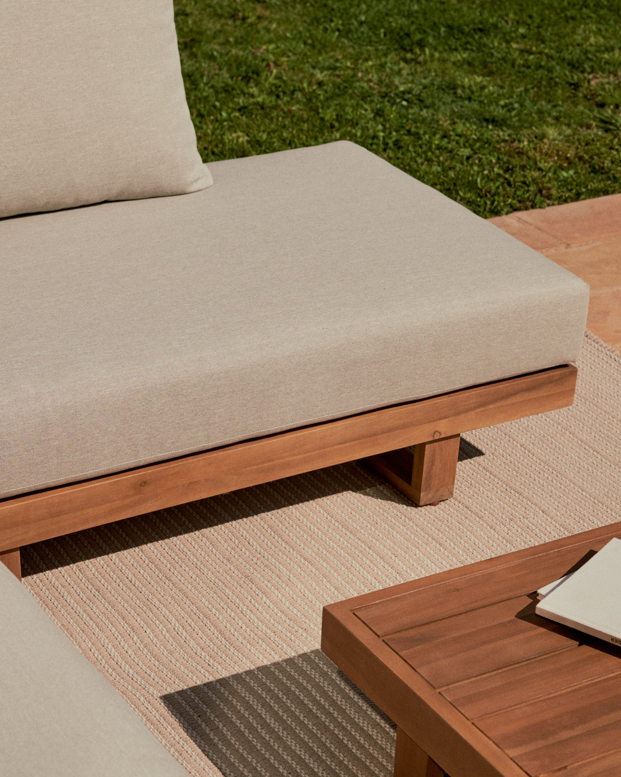 Raco Set aus 5-Sitzer-Ecksofa und Couchtisch massives Akazienholz 100% FSC - ZEN ZONE Furniture