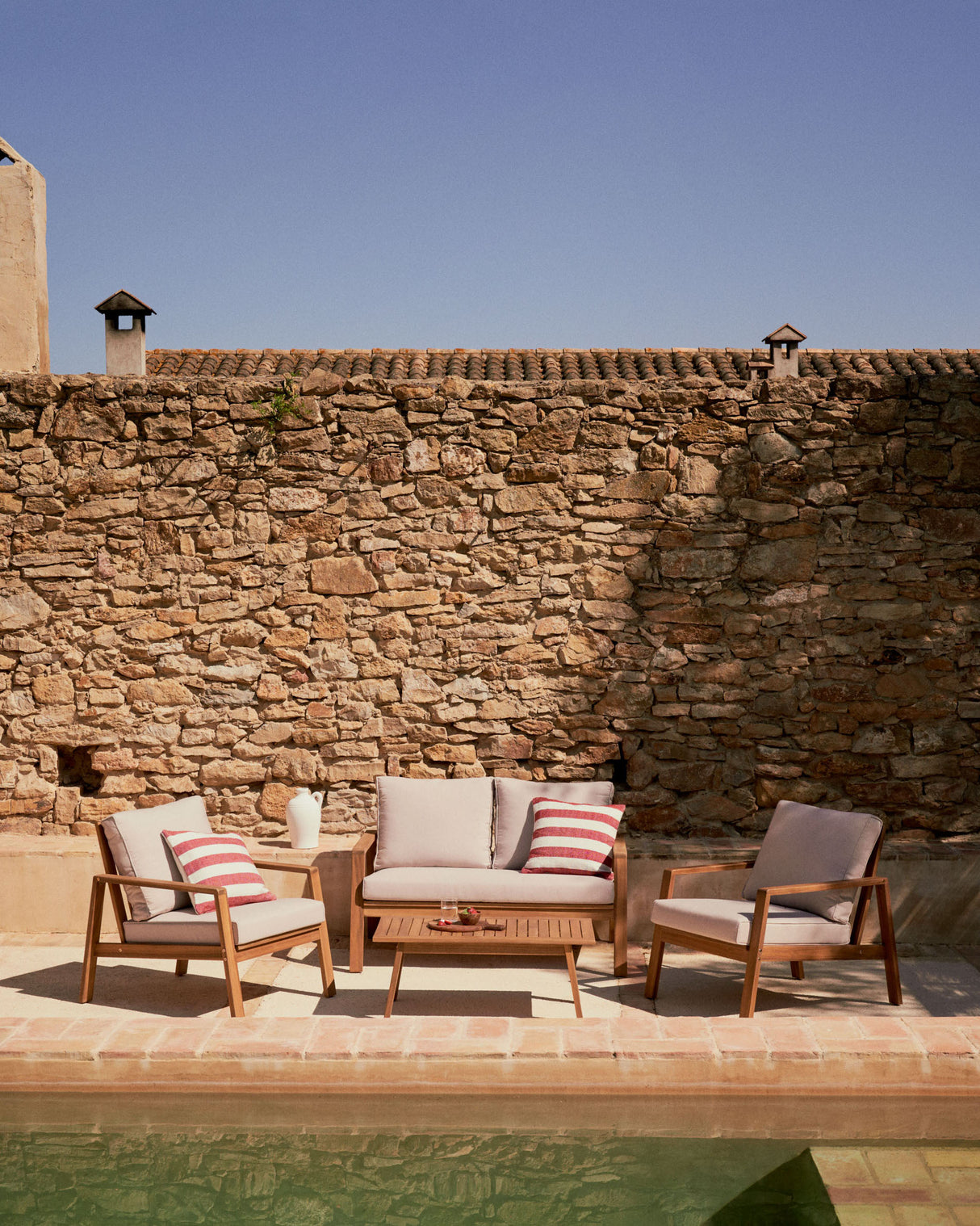 Frares Set aus 2-Sitzer-Sofa, 2 Sesseln und Couchtisch massives Akazienholz 100% FSC - ZEN ZONE Furniture