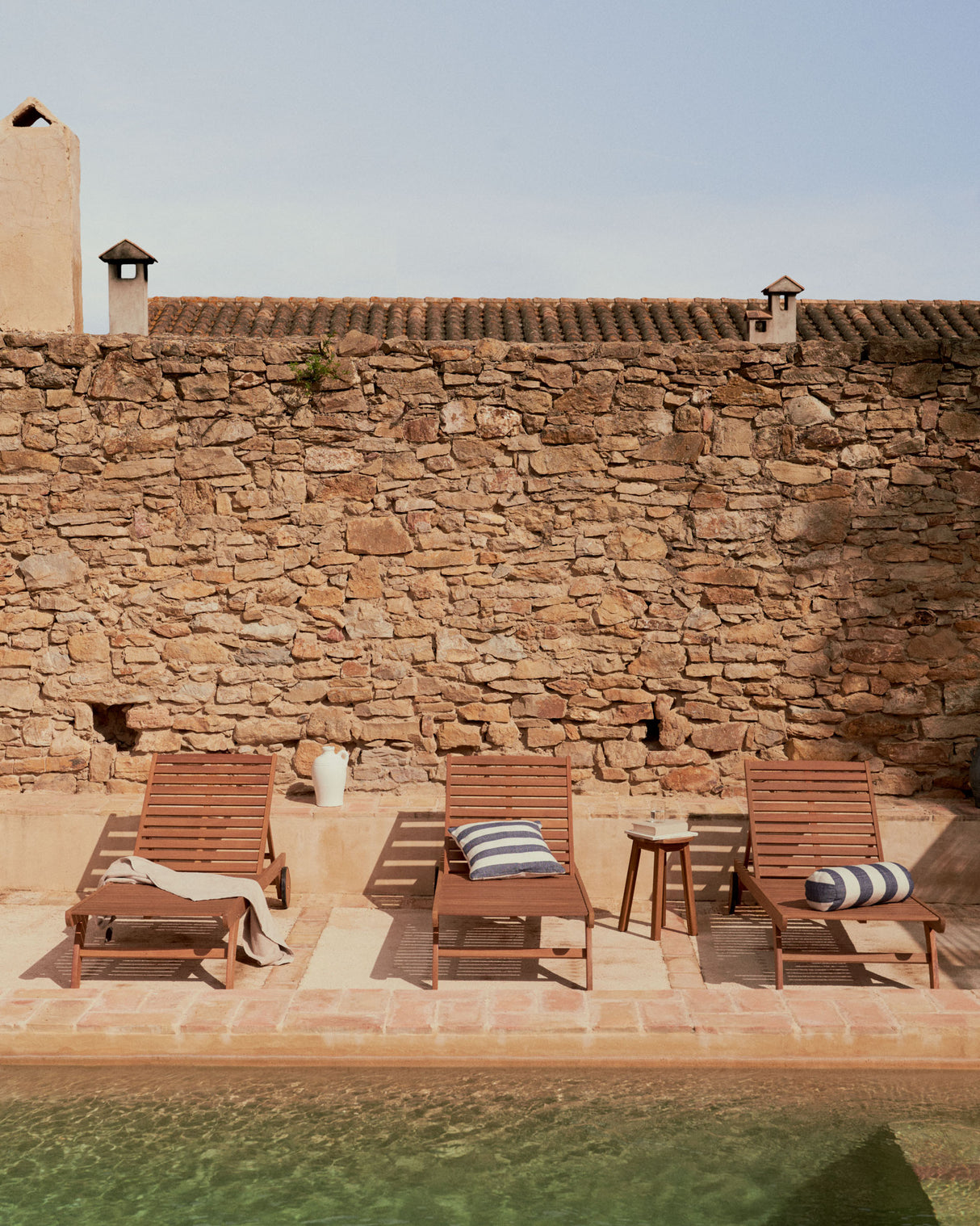 Beila Sonnenliege aus massivem Eukalyptusholz FSC 100% - ZEN ZONE Furniture