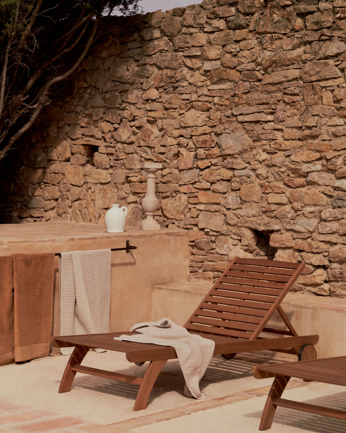 Beila Sonnenliege aus massivem Eukalyptusholz FSC 100% - ZEN ZONE Furniture