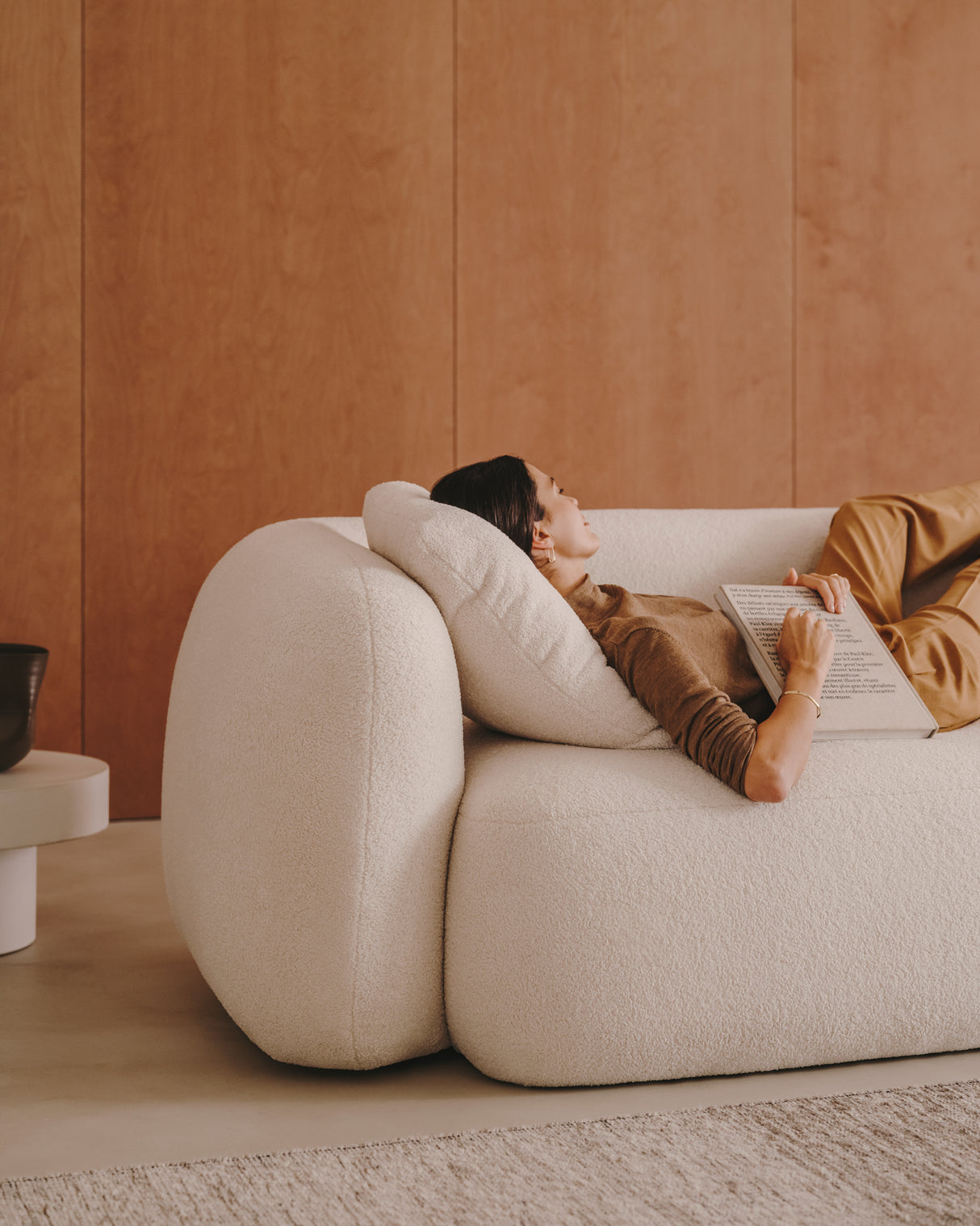 Martina 3-Sitzer-Sofa mit Bouclé in Off-White 246 cm - ZEN ZONE Furniture