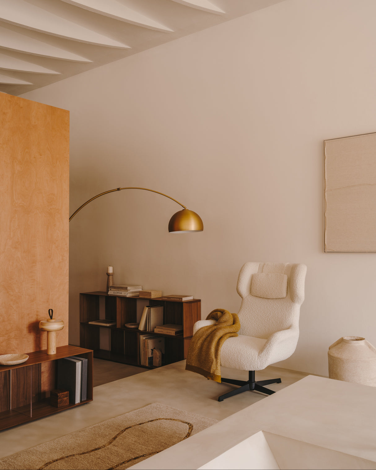 Zalina Drehsessel aus weißem Bouclé und Stahl mit schwarzem Finish FSC 100% - ZEN ZONE Furniture