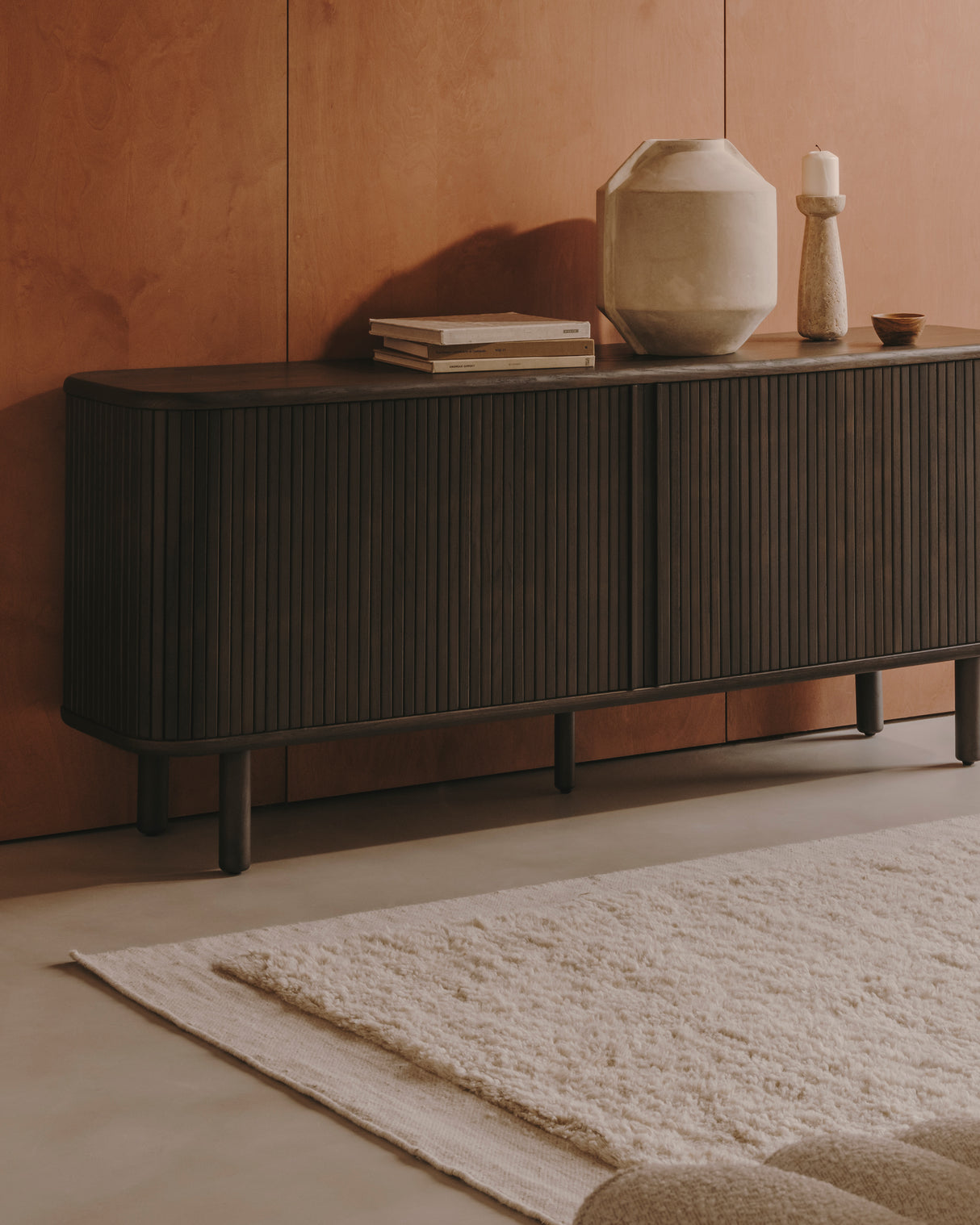 Mailen Sideboard 2 Türen aus Eschenfurnier mit dunklem Finish 180 x 75 cm - ZEN ZONE Furniture