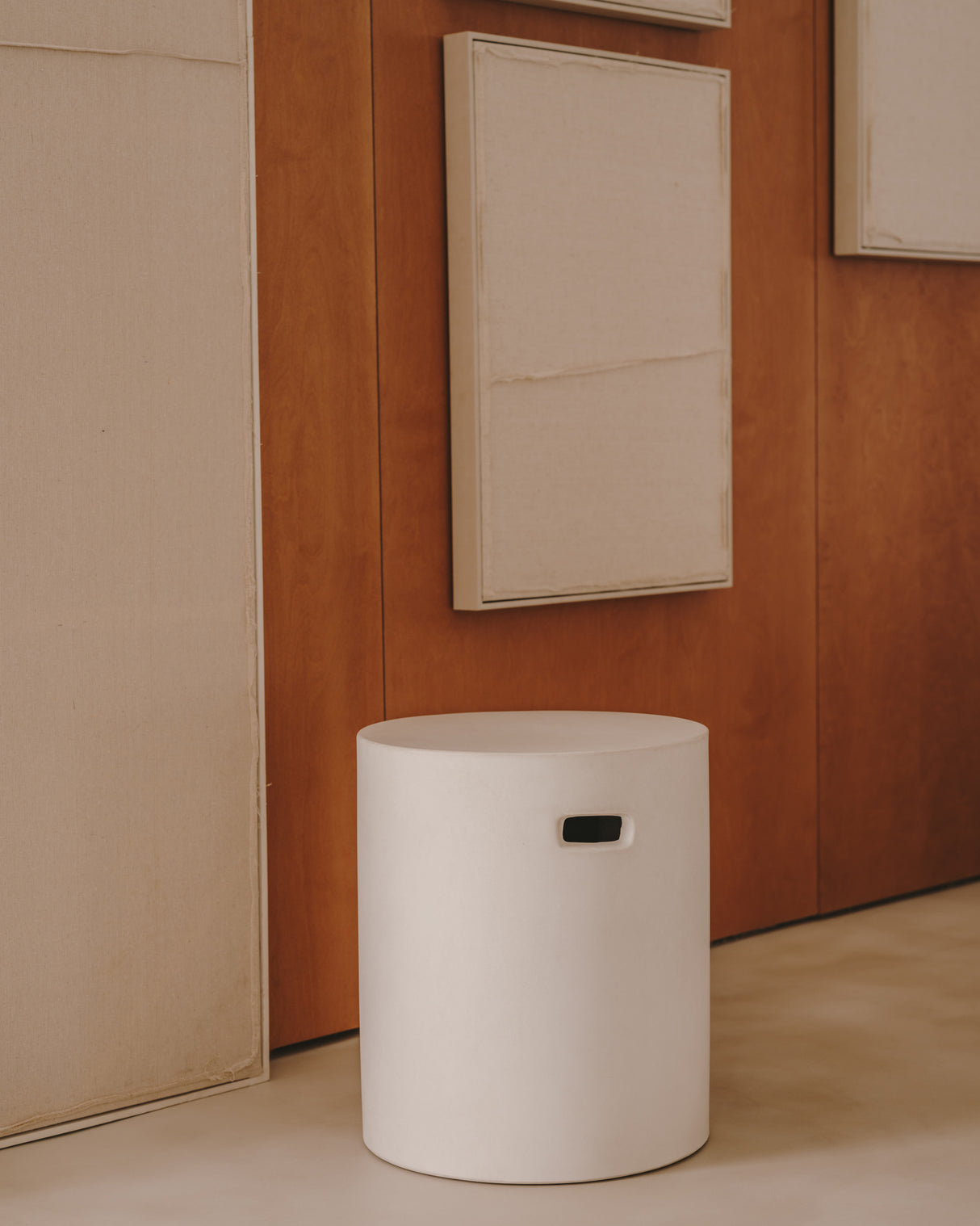 Aiguablava Pouf aus Zement in Weiß Ø 37 cm - ZEN ZONE Furniture