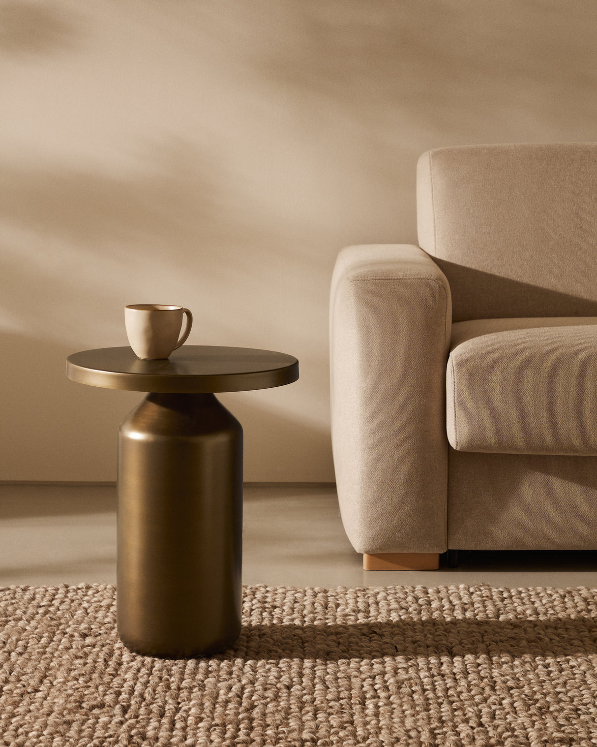 Malya Beistelltisch aus Metall mit Finish in Kupfer Ø 40,5 cm - ZEN ZONE Furniture