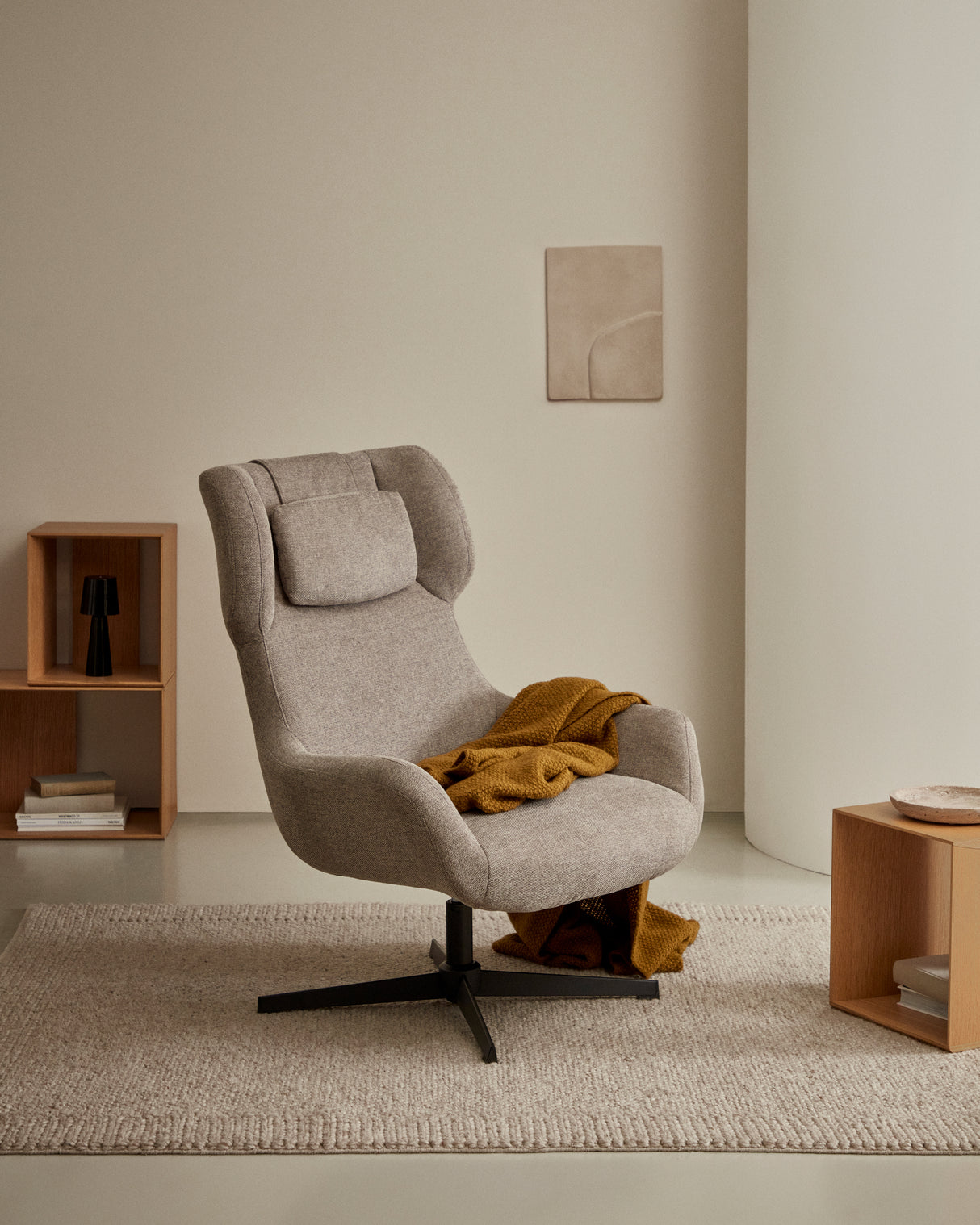 Zalina Drehsessel aus hellbraunem Chenille und Stahl mit schwarzem Finish FSC 100% - ZEN ZONE Furniture