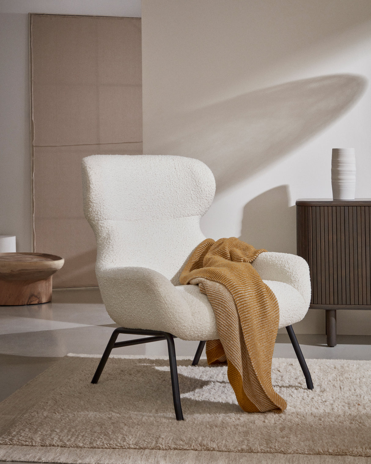 Belina Sessel aus weißem Bouclé und Stahl mit schwarzem Finish FSC 100% - ZEN ZONE Furniture