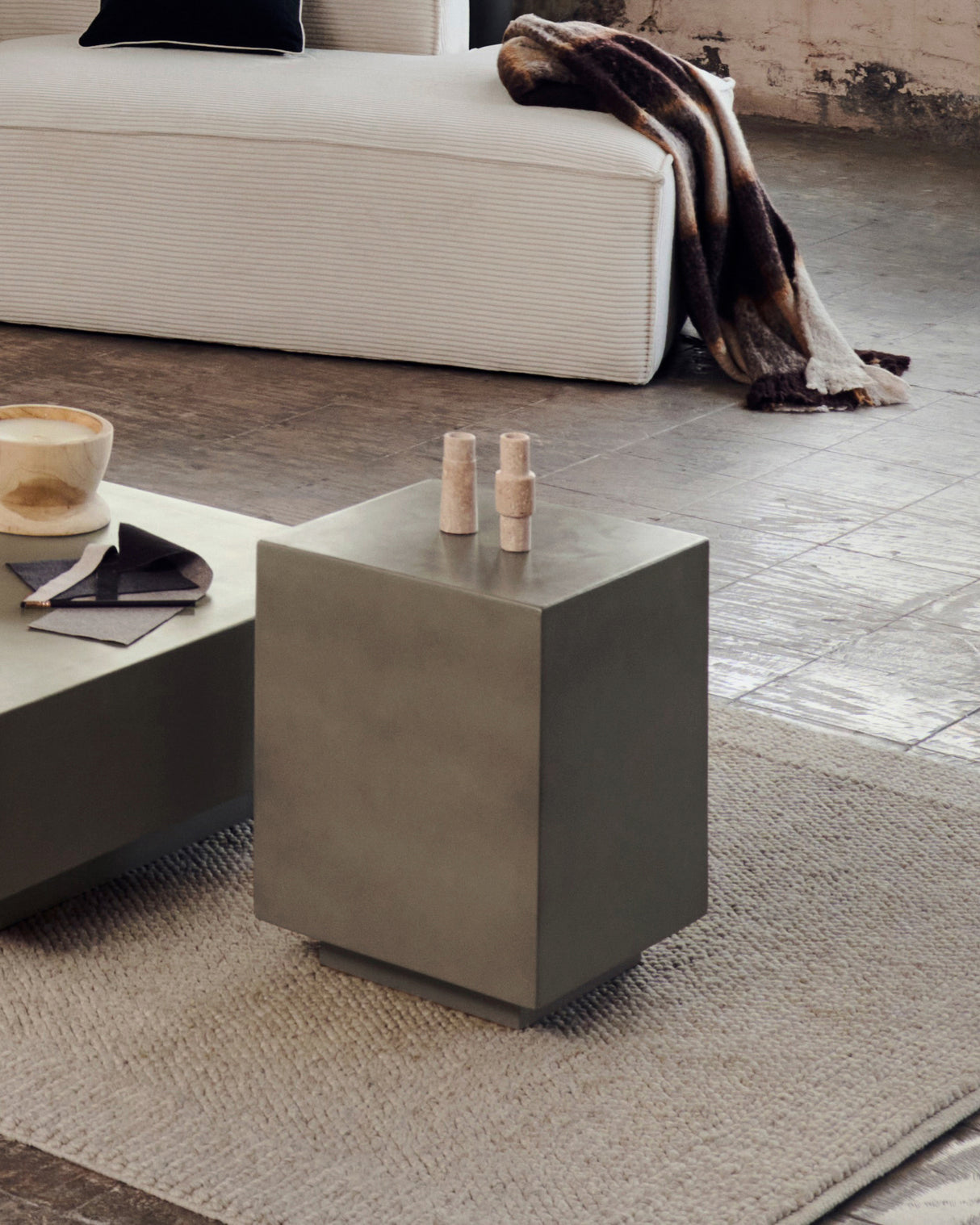 Rustella Beistelltisch aus Zement 35 x 35 cm - ZEN ZONE Furniture