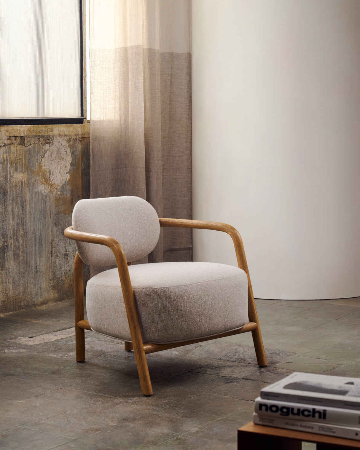 Melqui beiger Sessel aus massivem Eichenholz mit natürlichem Finish - ZEN ZONE Furniture