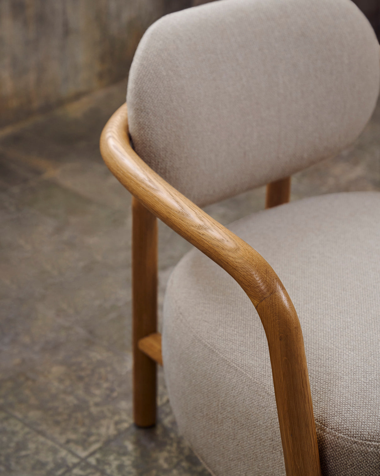Melqui beiger Sessel aus massivem Eichenholz mit natürlichem Finish - ZEN ZONE Furniture