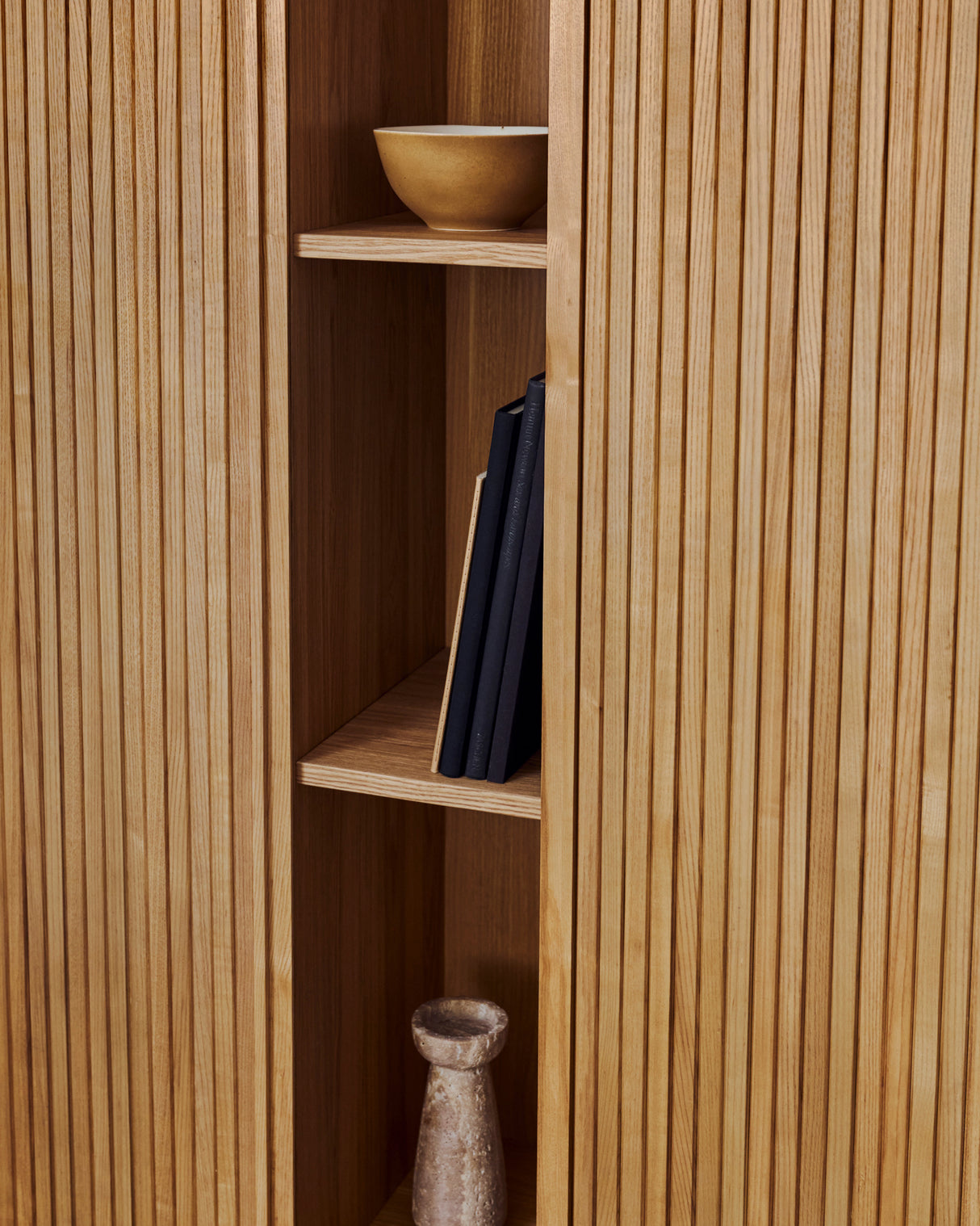 Mailen Highboard 2 Türen mit Eschenfurnier und natürlichem Finish 110 x 160 cm - ZEN ZONE Furniture