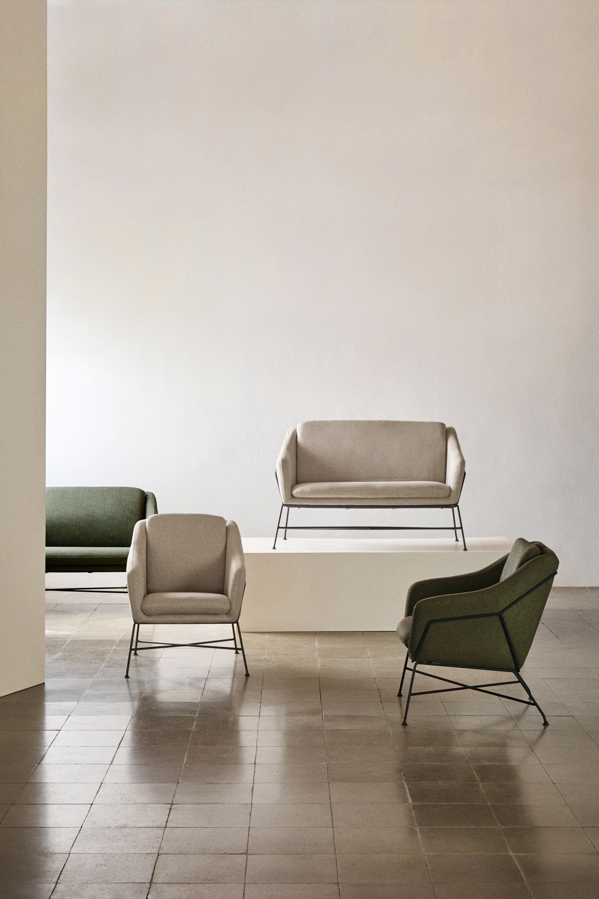 Brida 2-Sitzer-Sofa in Grün und Stahlbeine mit schwarzem Finish 128 cm - ZEN ZONE Furniture