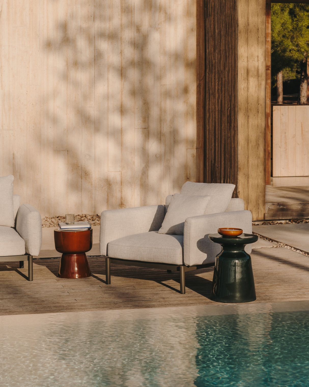 Mesquida Outdoor Beistelltisch aus Keramik mit Terrakotta Glasurfinish Ø 35 cm - ZEN ZONE Furniture