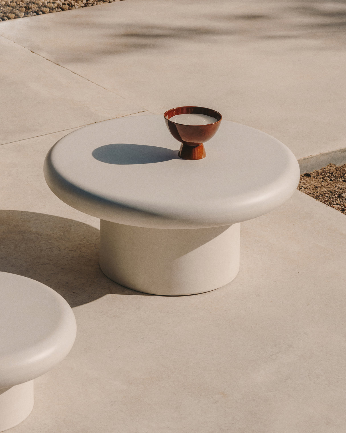 Addaia Couchtisch aus weißem Zement Ø 90 cm - ZEN ZONE Furniture