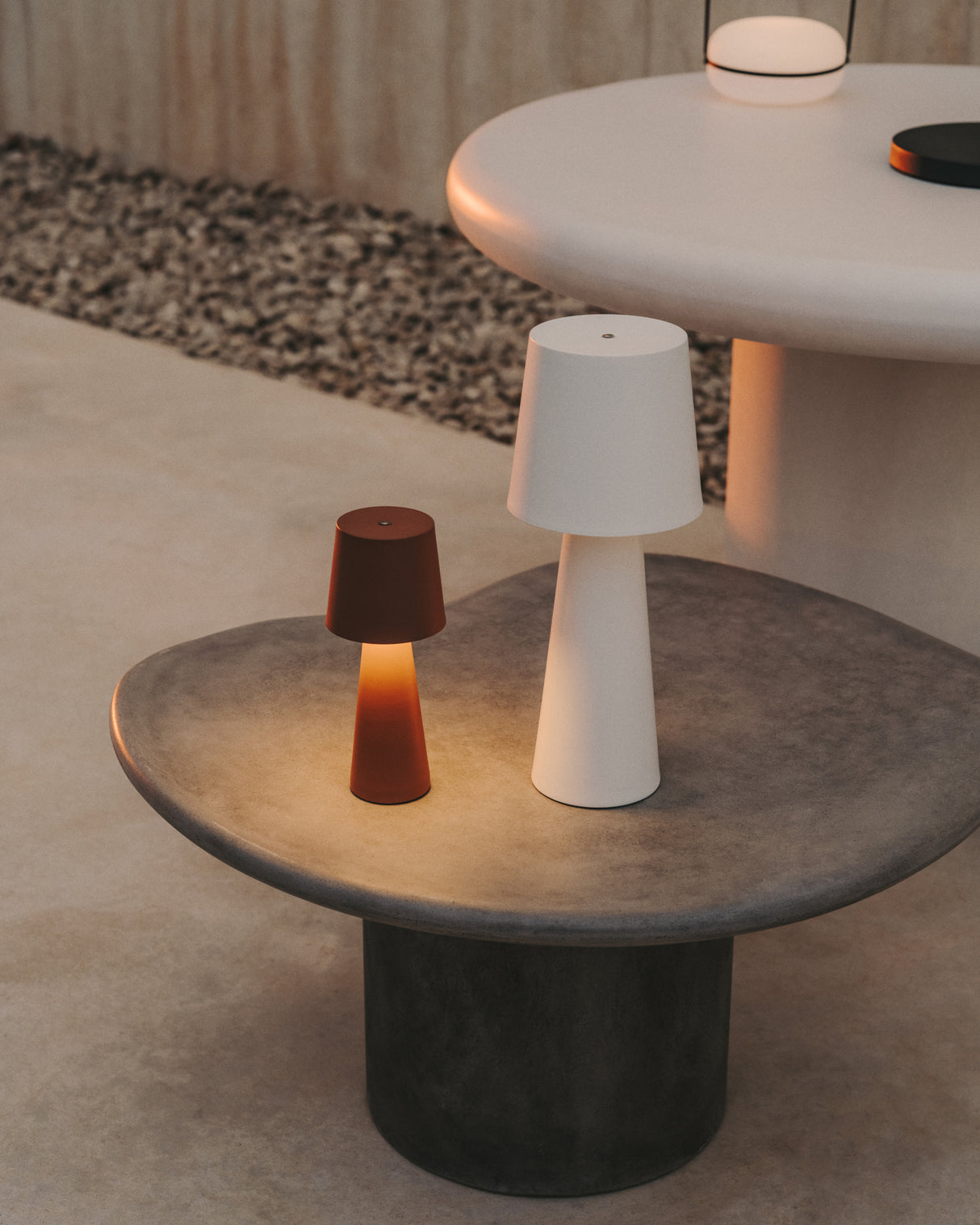 Arenys Outdoor Tischlampe groß aus Metall mit weißem Lackfinish - ZEN ZONE Furniture