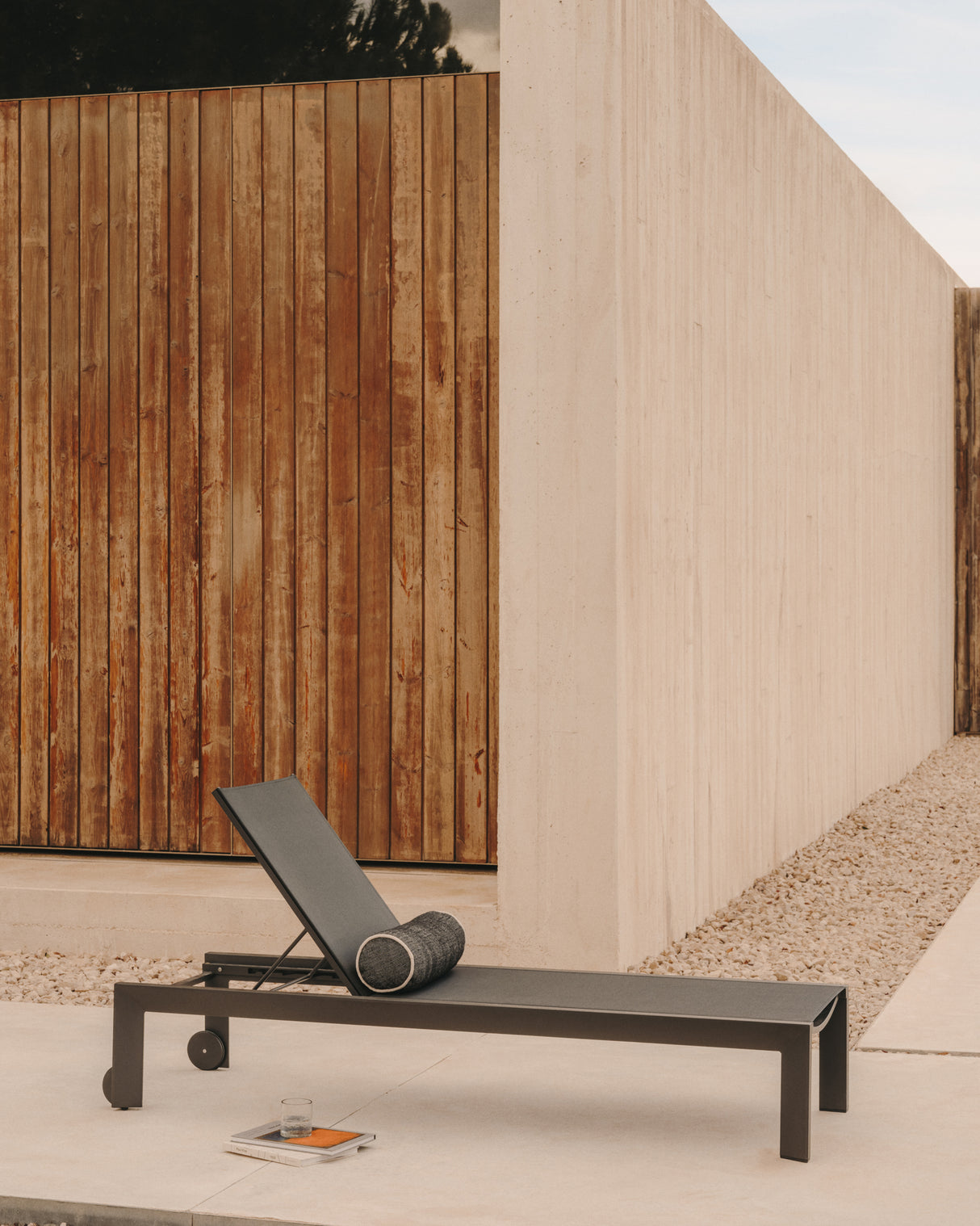 Canutells Aluminium Liegestuhl mit schwarzem Finish - ZEN ZONE Furniture