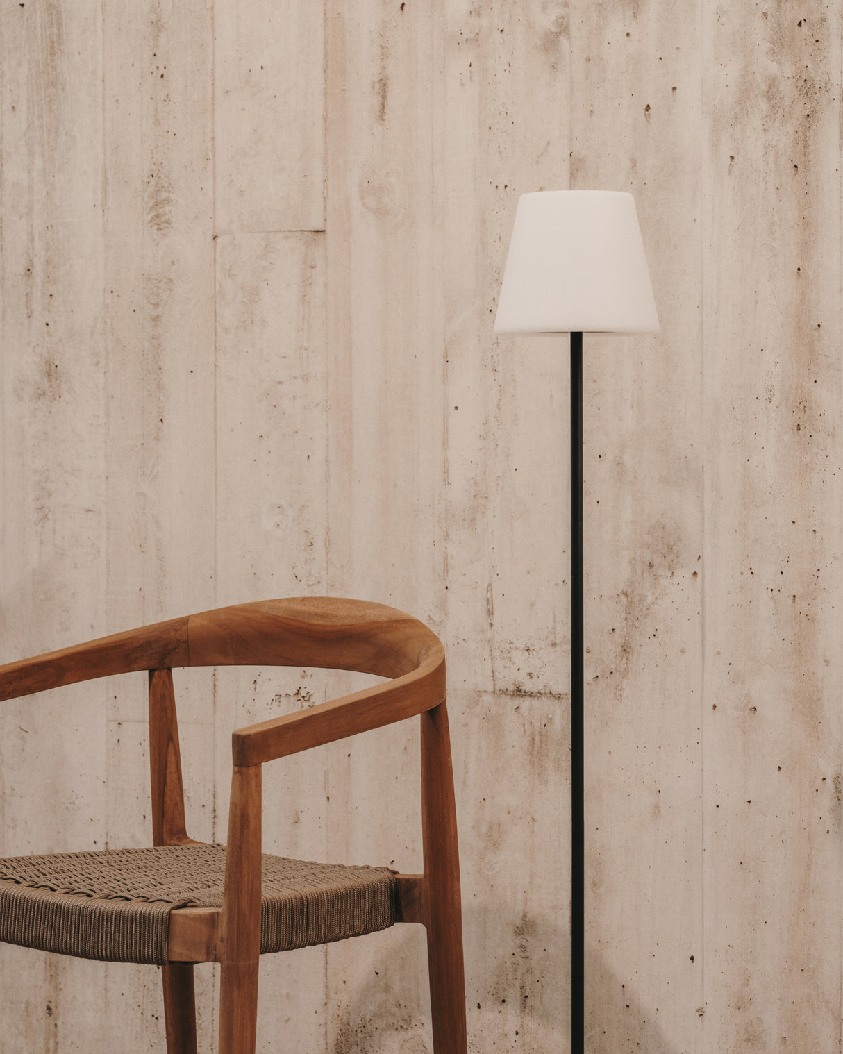 Outdoor Solar-Stehlampe Amaray Stahl in Schwarz 120 cm - ZEN ZONE Furniture