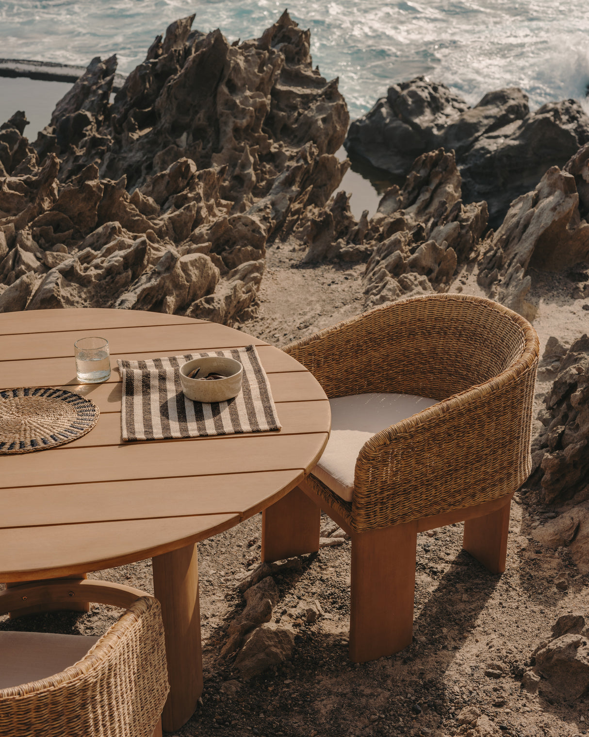 Xoriguer Stuhl aus synthetischem Rattan und massivem Eukalyptusholz FSC 100% - ZEN ZONE Furniture