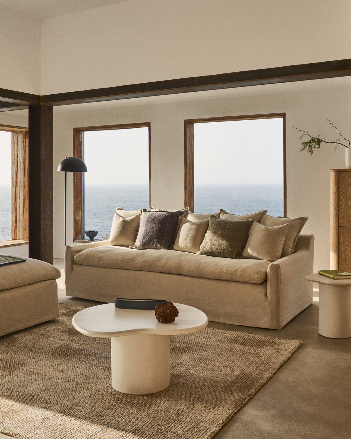 Macarella Couchtisch aus weißem Zement 83 x 77 cm - ZEN ZONE Furniture