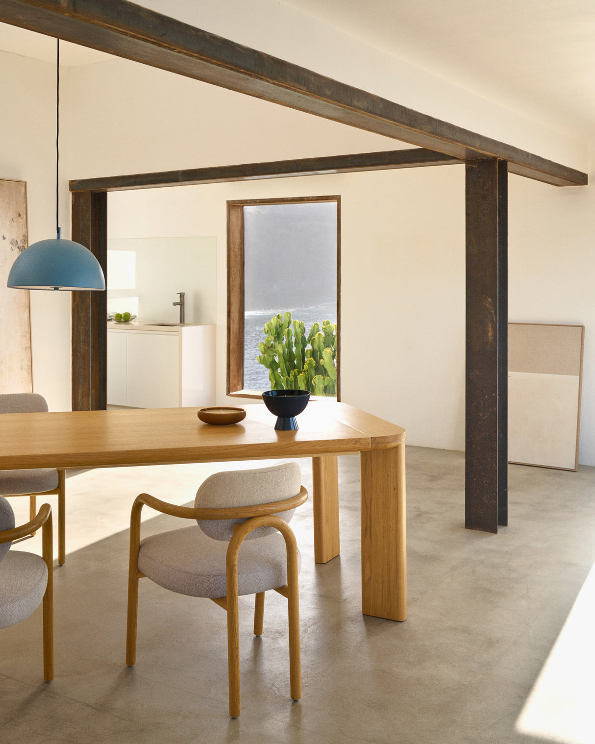 Melqui beige Stuhl aus massiver Eiche mit natürlichem Finish - ZEN ZONE Furniture