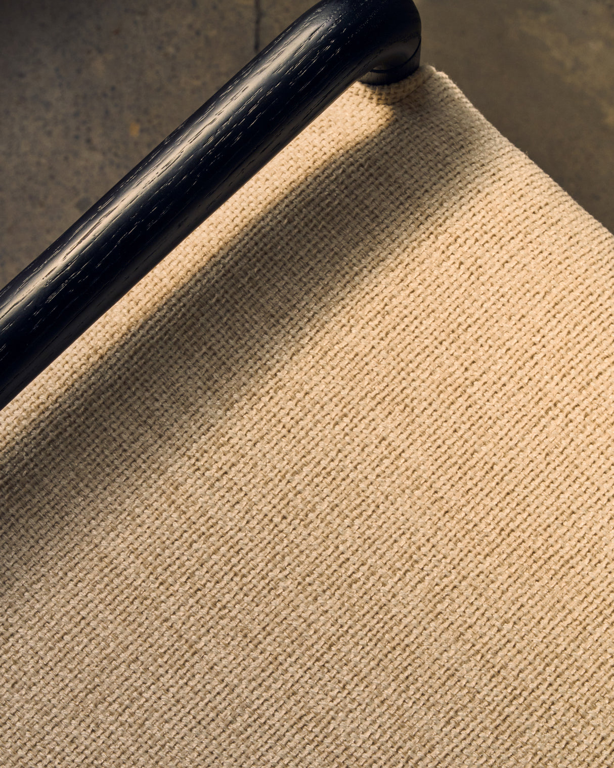 Macaret Polsterbank abnehmbarer Bezug massives Eichenholz in Schwarz 120 cm FSC Mix Credit - ZEN ZONE Furniture