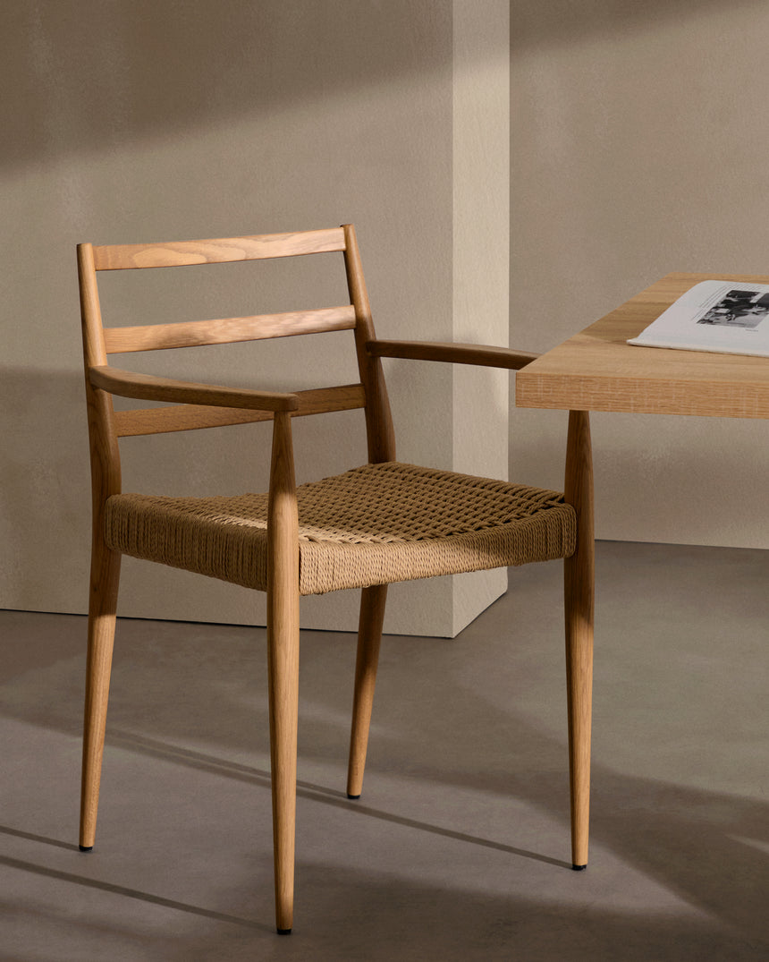 Analy Stuhl mit Armlehnen aus massivem Eichenholz 100% FSC, naturfarbenes Finish, Seilsitz - ZEN ZONE Furniture