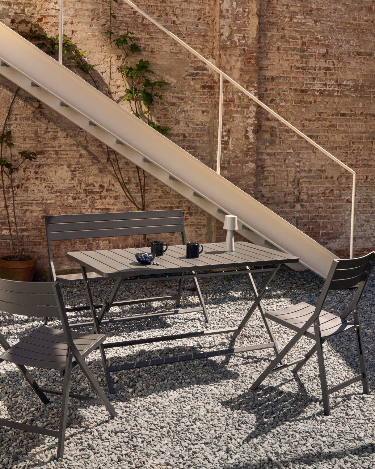 Faltbarer Gartentisch Torreta aus Aluminium mit dunkelgrauem Finish 140 x 70 cm - ZEN ZONE Furniture