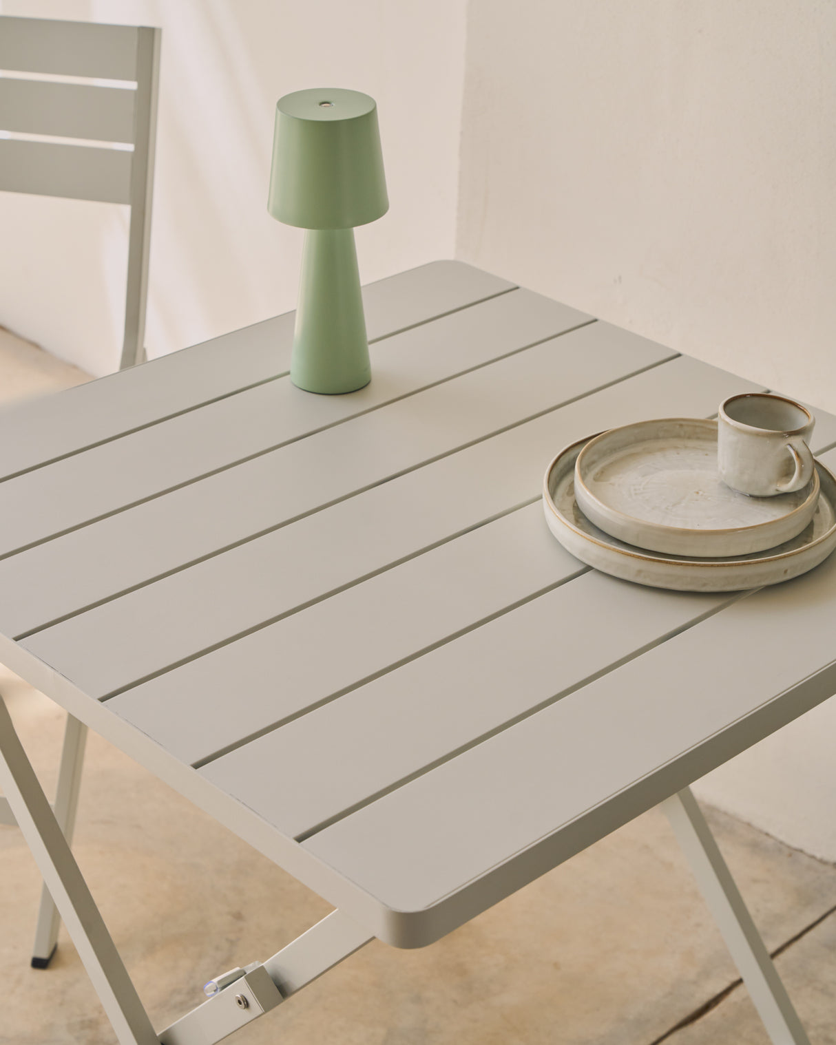 Faltbarer Gartentisch Torreta aus Aluminium mit hellgrauem Finish 70 x 70 cm - ZEN ZONE Furniture