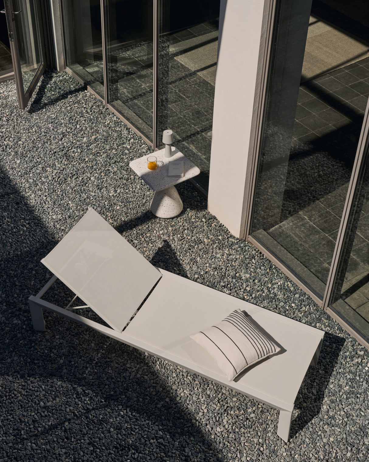 Canutells Aluminium Liegestuhl mit weißem Finish - ZEN ZONE Furniture