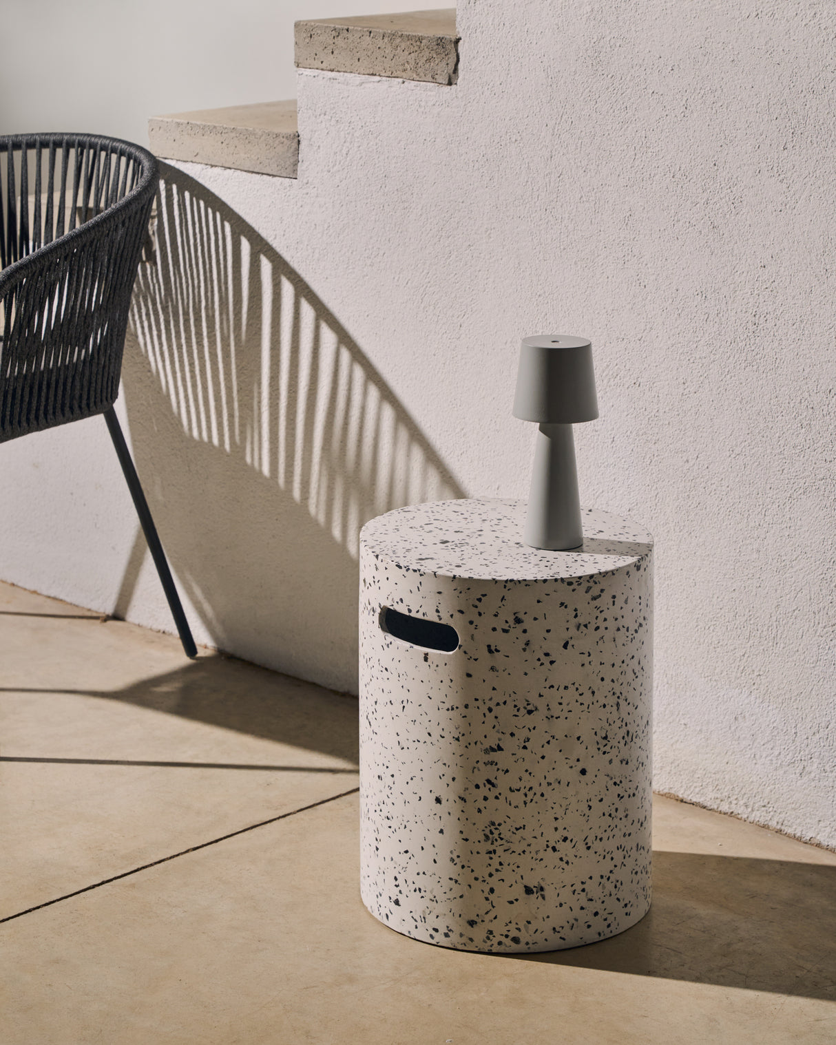 Jenell Fußablage aus Terrazzo weiß Ø 35 cm - ZEN ZONE Furniture