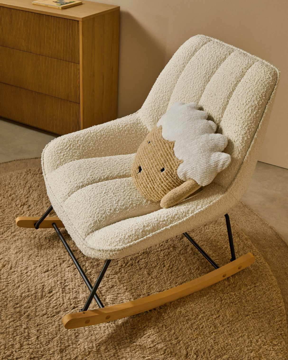 Marlina Schaukelstuhl mit Bezug in Bouclé weiß - ZEN ZONE Furniture