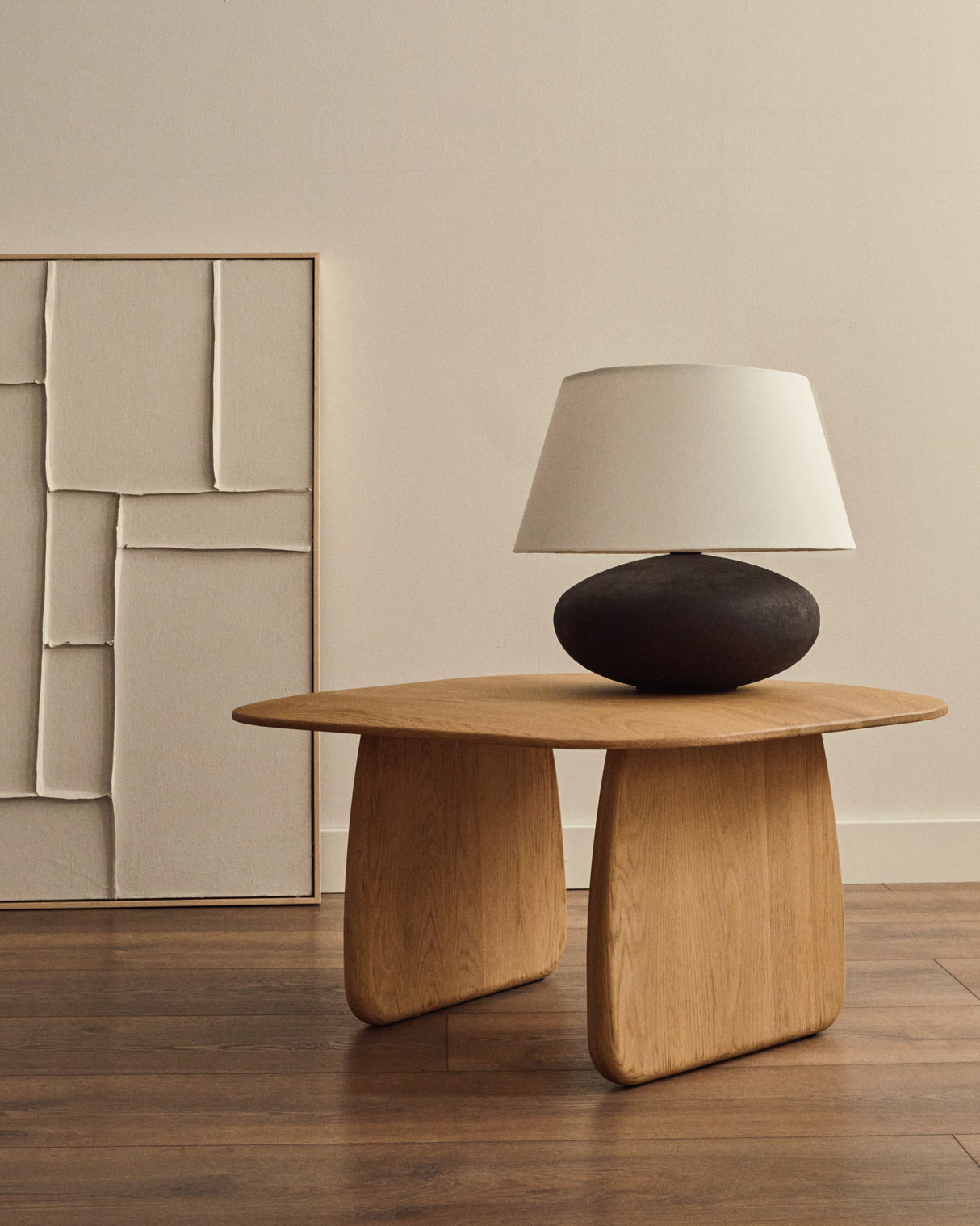 Tischleuchte Nessi aus Metall mit schwarzem Terrakotta-Effekt. - ZEN ZONE Furniture