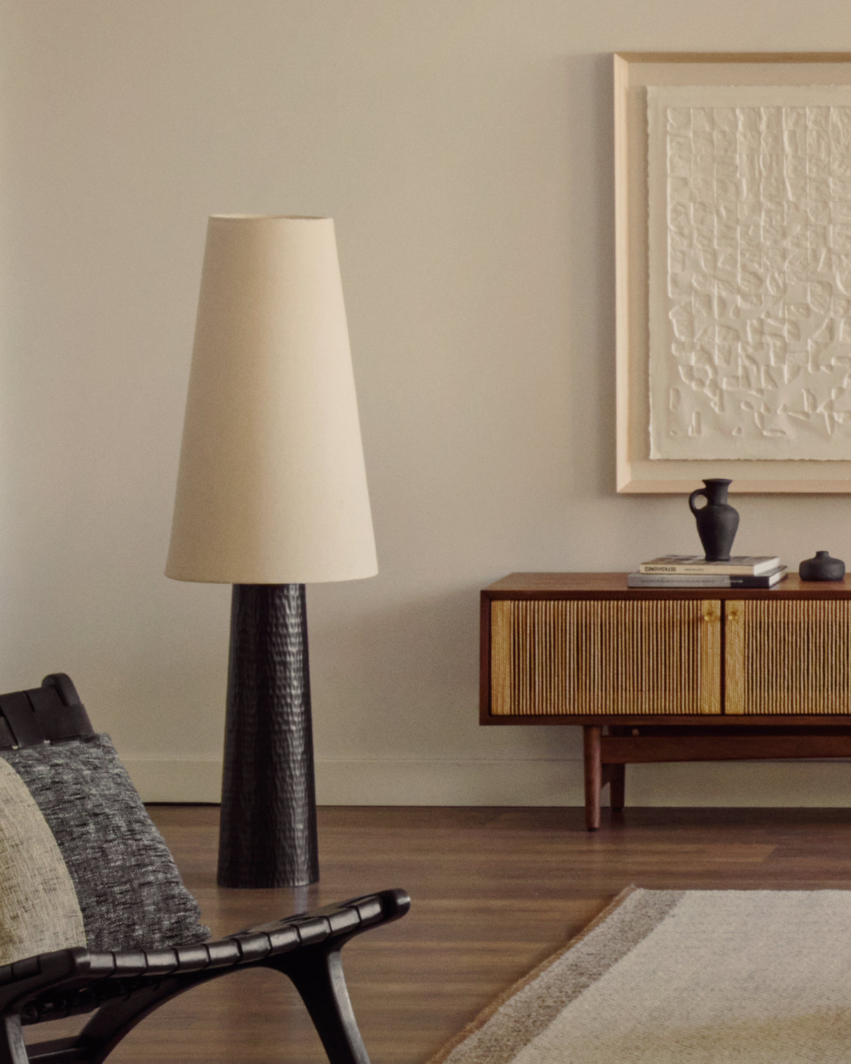 Stehlampe Senni aus Metall mit schwarzem Finish - ZEN ZONE Furniture