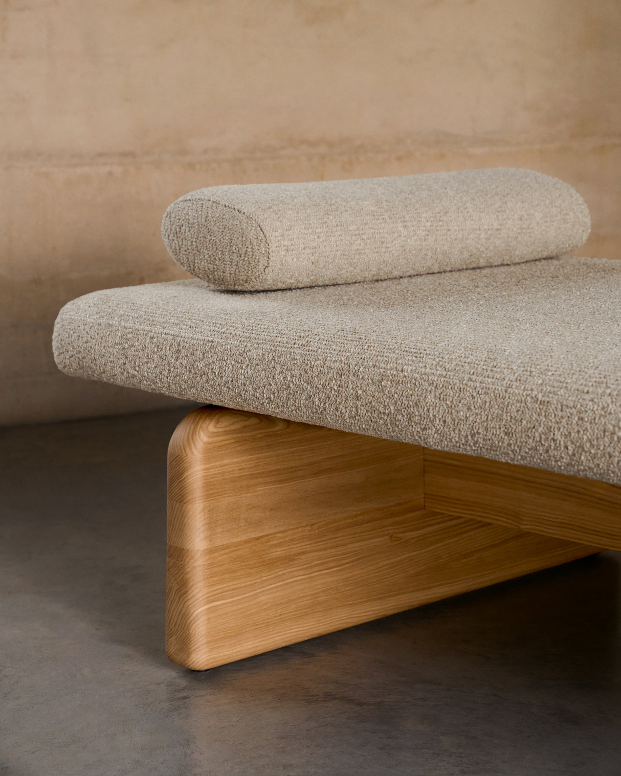 Daybed Topaz aus beigefarbenem Chenille und massivem Eschenholz mit natürlichem Finish 200 cm FSC 100% - ZEN ZONE Furniture