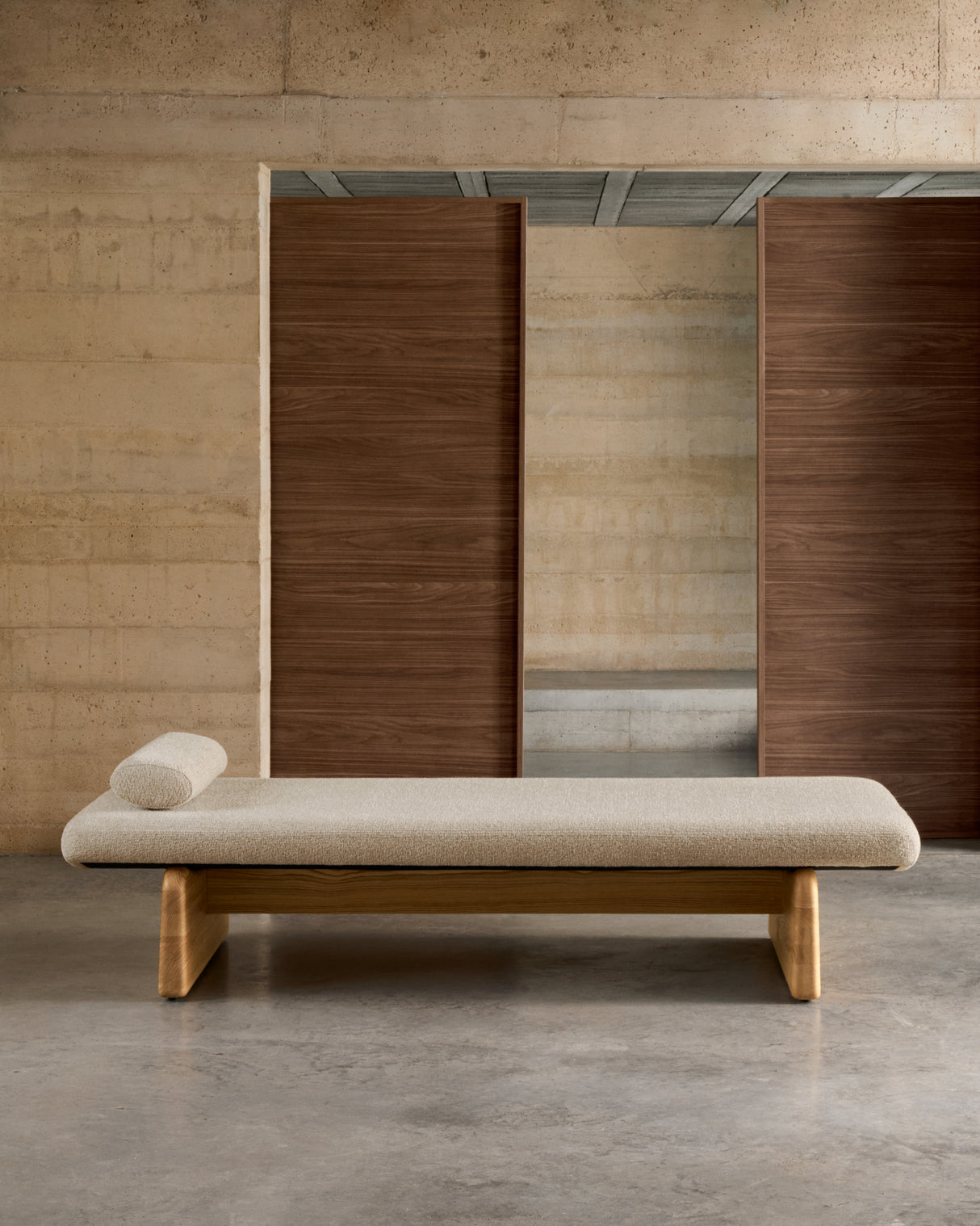 Daybed Topaz aus beigefarbenem Chenille und massivem Eschenholz mit natürlichem Finish 200 cm FSC 100% - ZEN ZONE Furniture